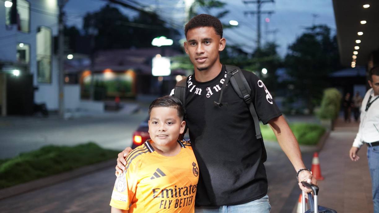 El futbolista verdolaga aprovechó que no jugó con su club ante Real Sociedad este domingo para sumarse a la Selección.