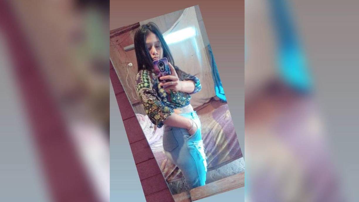 Abordó la motocicleta en la que llegó su “amigo” y se marchó. La familia no recuerda su rostro, pues él no se quitó el casco que llevaba en la cabeza.