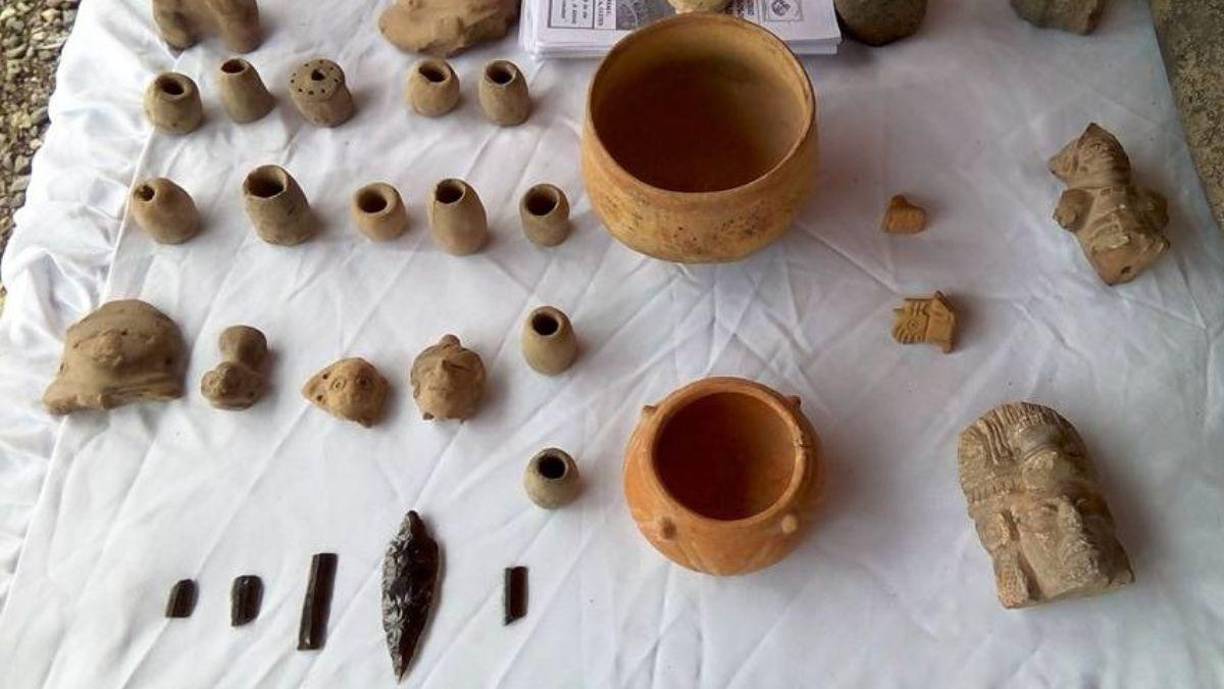 Este lugar data del Periodo Clásico Tardío y consta de tres montículos de piedra que son celosamente resguardados por el movimiento cristiano Camino en Rancho El Coco, y que pasan desapercibidos ante los ojos de todo el mundo, ya que la misma naturaleza se encargó de preservarlos y esconderlos.