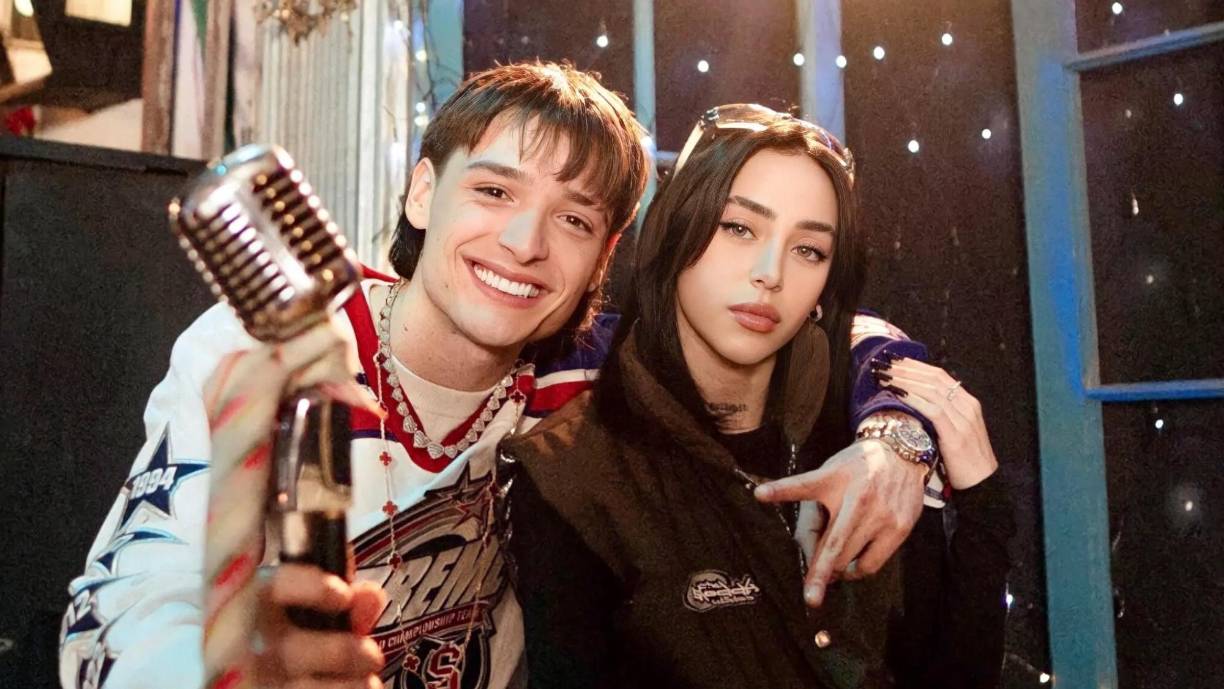 Un año después ambos cantantes lanzaron el videoclip del remix del tema “Por las noches”. Y a partir de ese momento empezaron a dejarse ver juntos paseando en Disney, en la ciudad de Rosario, Argentina donde ella nació. Hasta cantaron juntos por primera vez en los premios Billboard de 2023.