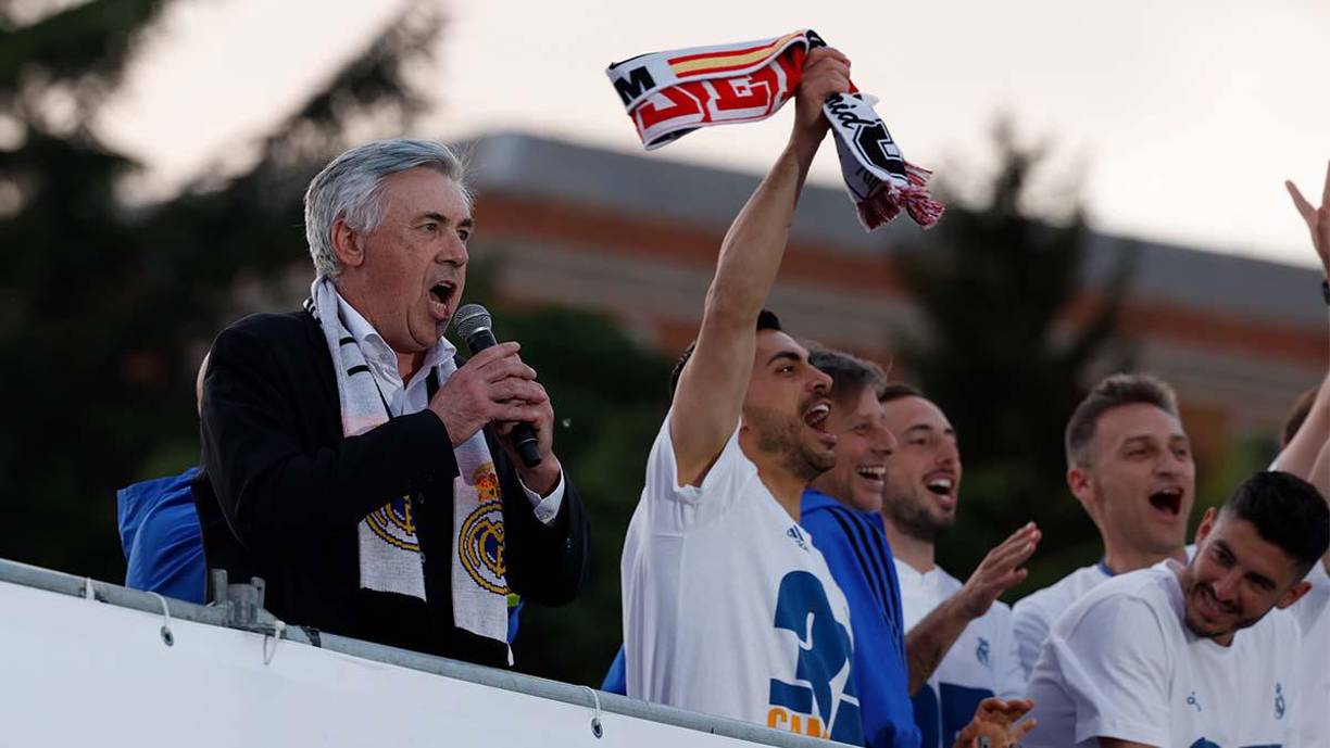A los habituales cánticos de la afición madridista, coreados e impulsados también por los futbolistas y el propio Ancelotti, se le unió el “sí se puede” en referencia al partido de vuelta de la semifinal de la Liga de Campeones.