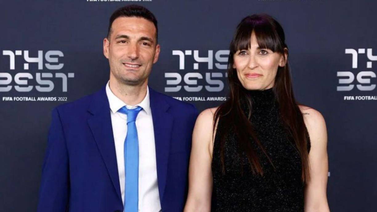 Elisa Montero y Lionel Scaloni están juntos hace más de 13 años, tienen dos hijos Ian de 12 años y Noah de 8. Los dos deciden vivir una vida muy tranquila y de bajo perfil. 