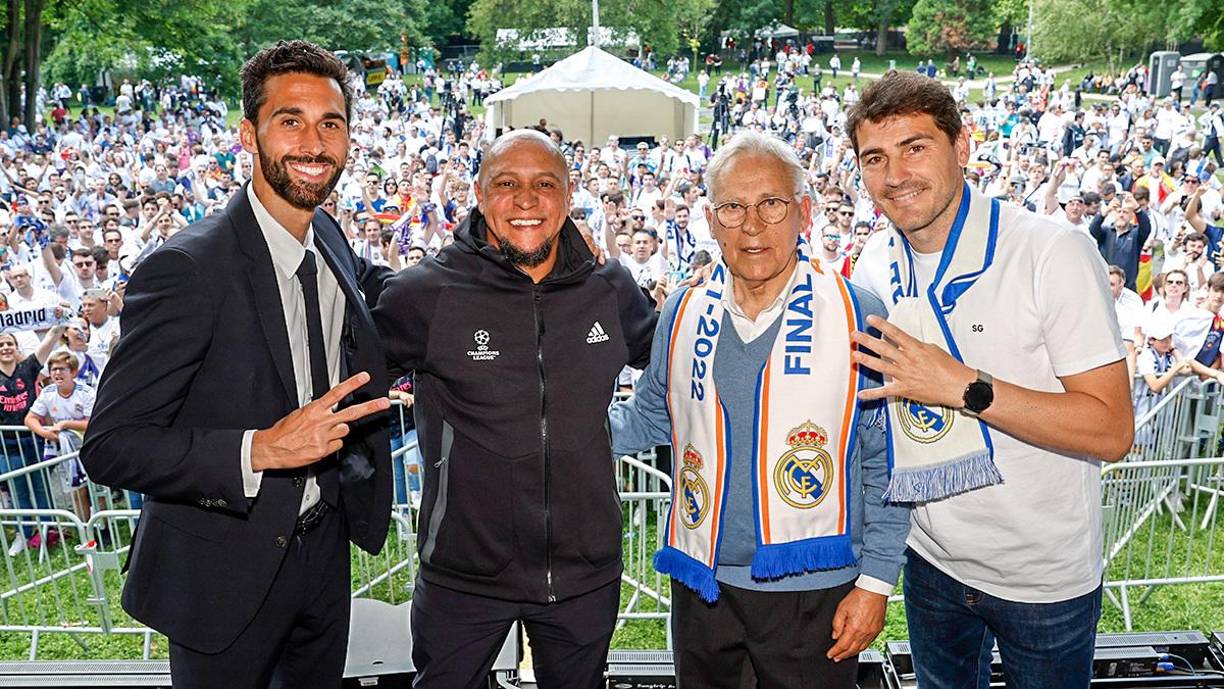 Leyendas del Real Madrid que han disfrutado del ambiente en la Fan Zone del Real Madrid en París.