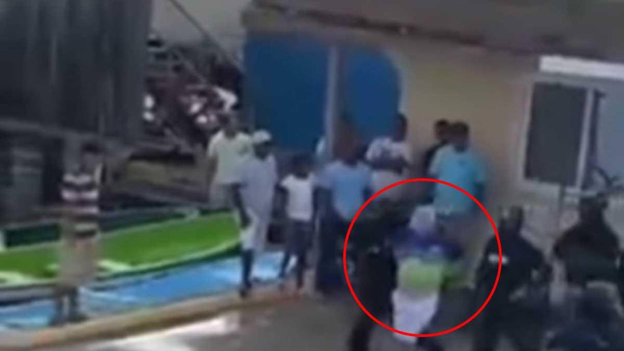  Con ello se da cumplimiento a una orden de captura en su contra emitida el 12 de marzo de 2021 por un juzgado de extradición de primera instancia de la Corte Suprema de Justicia, donde comparecerá la tarde de hoy en la primera audiencia, señaló.