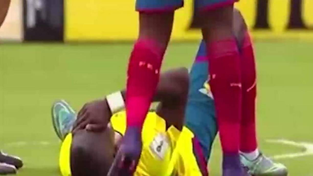 Para no ser detenido, Valencia fingió estar desmayado. El informe médico indicó que el por entonces delantero había tenido un “desequilibrio hidroelectrolítico”.