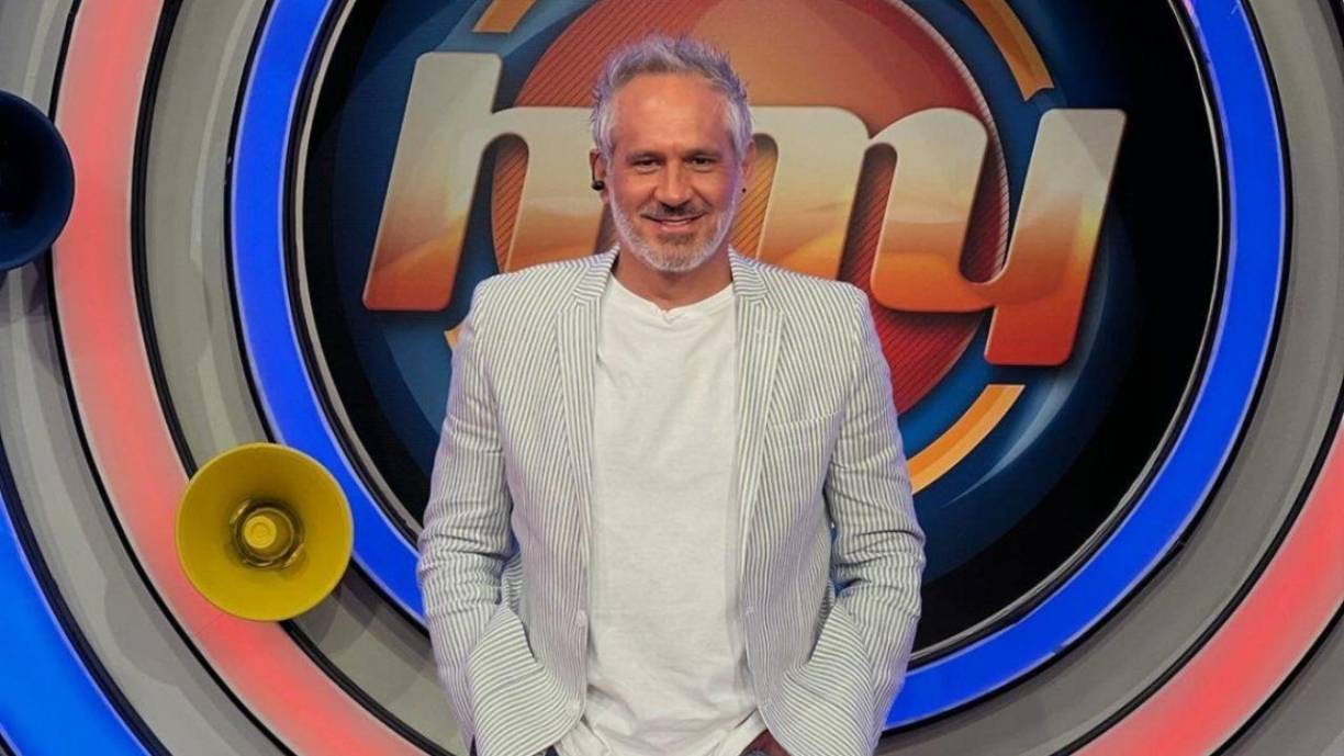 Arath de la Torre, reconocido actor y conductor mexicano, ha participado en diferetes producciones televisivas como el programa “Hoy”. Sin embargo, más allá de su carrera, su vida personal y, en particular, su relación con sus hermanos, también ha captado la atención del público.