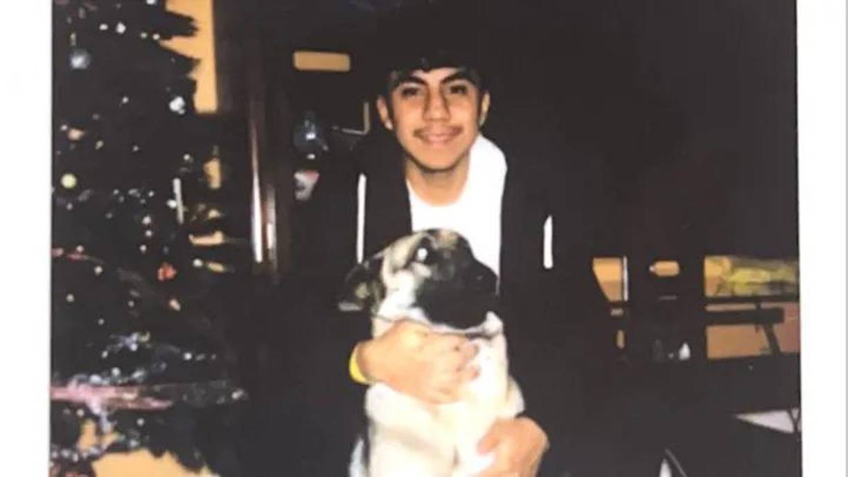 El sheriff informó que se encontró contrabando dentro del vehículo de la víctima. El sheriff también confirmó que no se trataba de un tiroteo relacionado con pandillas. 