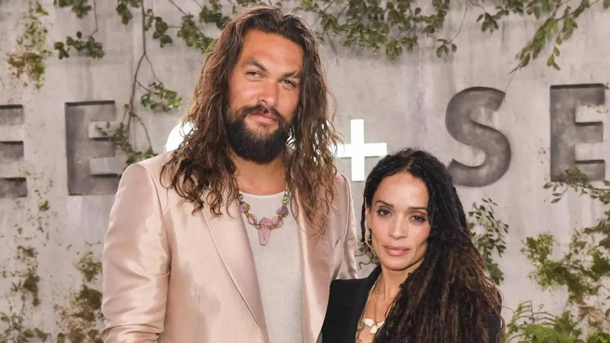 Para disipar rumores, Momoa especificó luego con la revista People que eso no significa que no tenga un hogar al momento. Simplemente, señaló, no tiene un domicilio fijo ni una casa a su nombre.