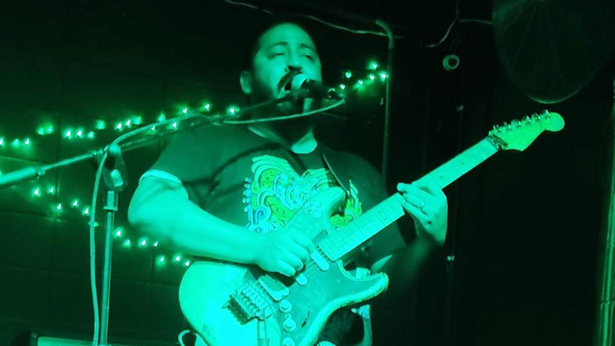 Natural de La Ceiba, en el Caribe hondureño, donde nació el 7 de enero de 1974, “Guayo” Cedeño, como más se le conocía en el medio artístico, también fue un reconocido productor.