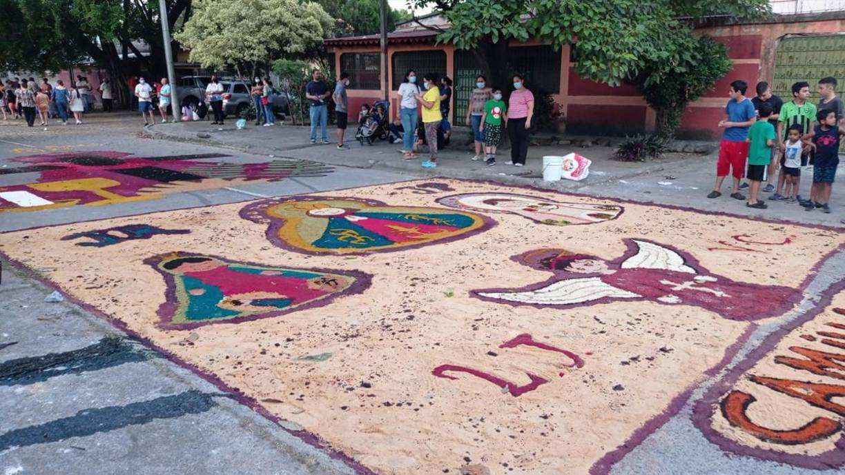 ¡Santo Entierro! En silencio feligresía católica recorre el centro de San Pedro Sula