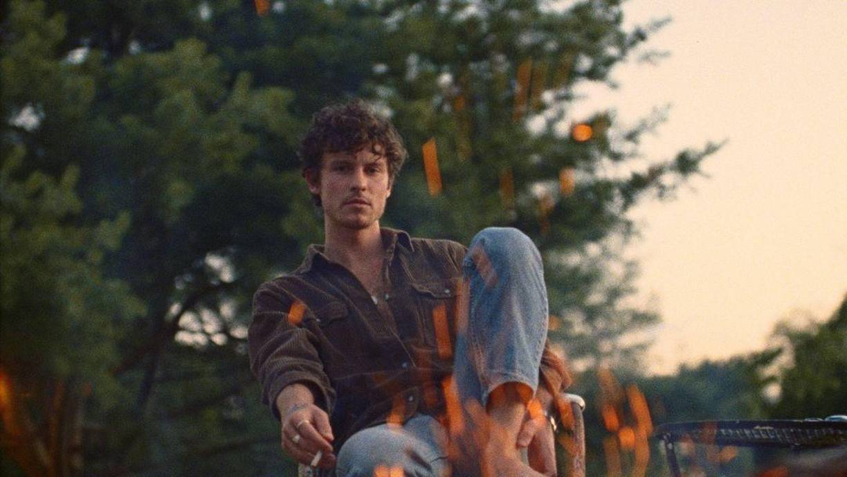 Shawn Mendes dijo que está “descubriendo” su sexualidad durante su concierto en Denver el lunes, según un video compartido por fanáticos en las redes sociales. Aseguró que no ha podido “descubrir” ciertas partes de sí mismo porque comenzó a trabajar a una edad muy temprana.