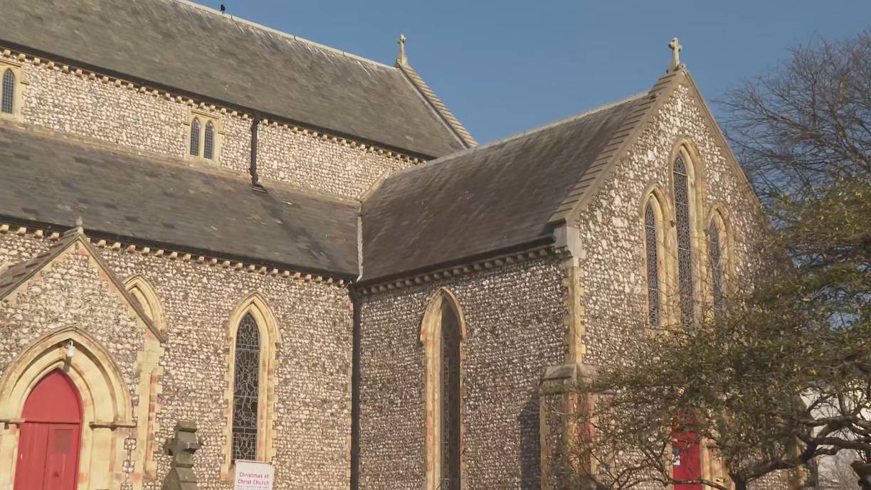 Confesó que él envió todos esos mensajes a pedófilos y que usaba metanfetaminas cuando se sentía “solo y aburrido”. Fue ya declarado culpable por cargos relacionados con pornografía infantil y se espera que también por los delitos restantes.