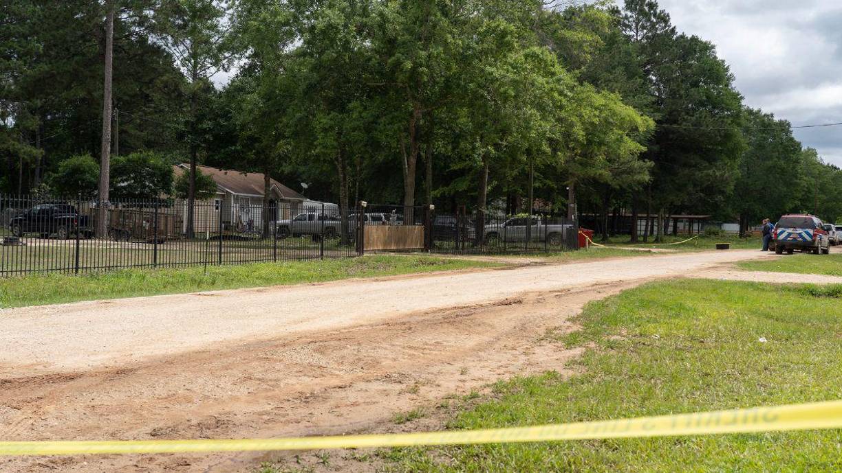 Wilson García, superviviente de la masacre que perdió a su hijo y a su esposa, declaró este lunes ante la prensa que la escena “fue horrible” y que ahora se siente como estar muerto en vida.