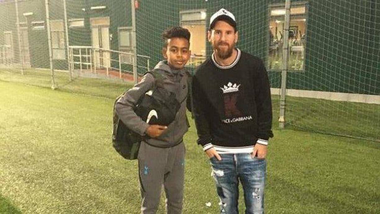 Lamine Yamal tiene varias fotos con su ídolo Messi.