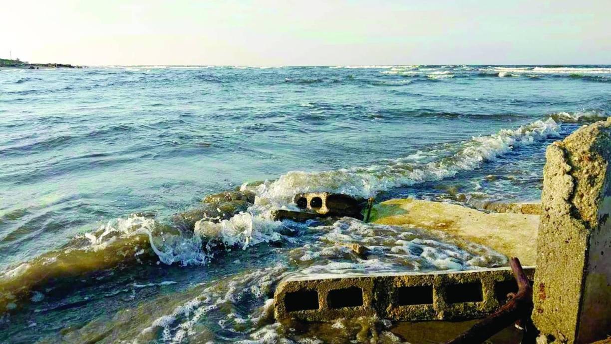 Por muy altas que las casas se construyan, o muy profundos que estén los cimientos, esta vez, la lucha la ganó el mar.