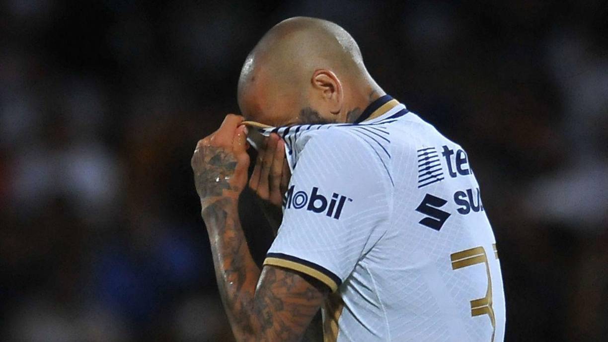 El pasado mes de febrero, la Audiencia descartó dejar en libertad provisional al futbolista, al concluir que presenta un elevado riesgo de fuga, dada su “capacidad económica abultada” y porque los indicios que lo incriminan son “severos” y “diversos”. 