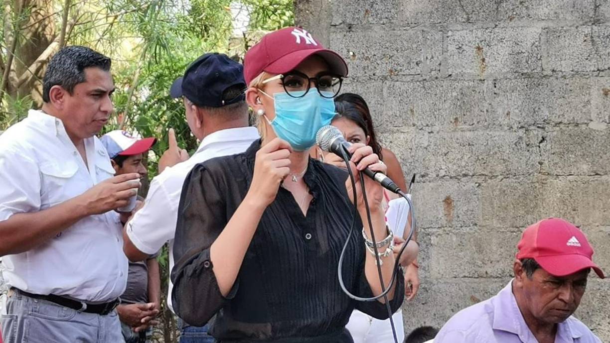 Abogada Alexa Solórzano es juramentada como gobernadora de Cortés