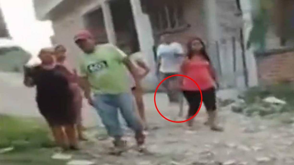  La agresión ocurrió el pasado 1 de julio en la colonia Ex Hacienda El Hospital de esta ciudad morelense, cuando la familia Carreño llegó al negocio de Margarita Ceceña Martínez, de 30 años de edad, quien se encontraba con su mamá Andrea Martínez y su hijo menor de edad, para amedrentarlas e intentar sacarlas de la casa. 