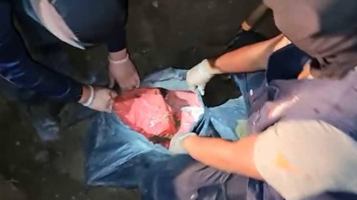 El estupefaciente se encontraba dentro de tres sacos de mezcal rojos.