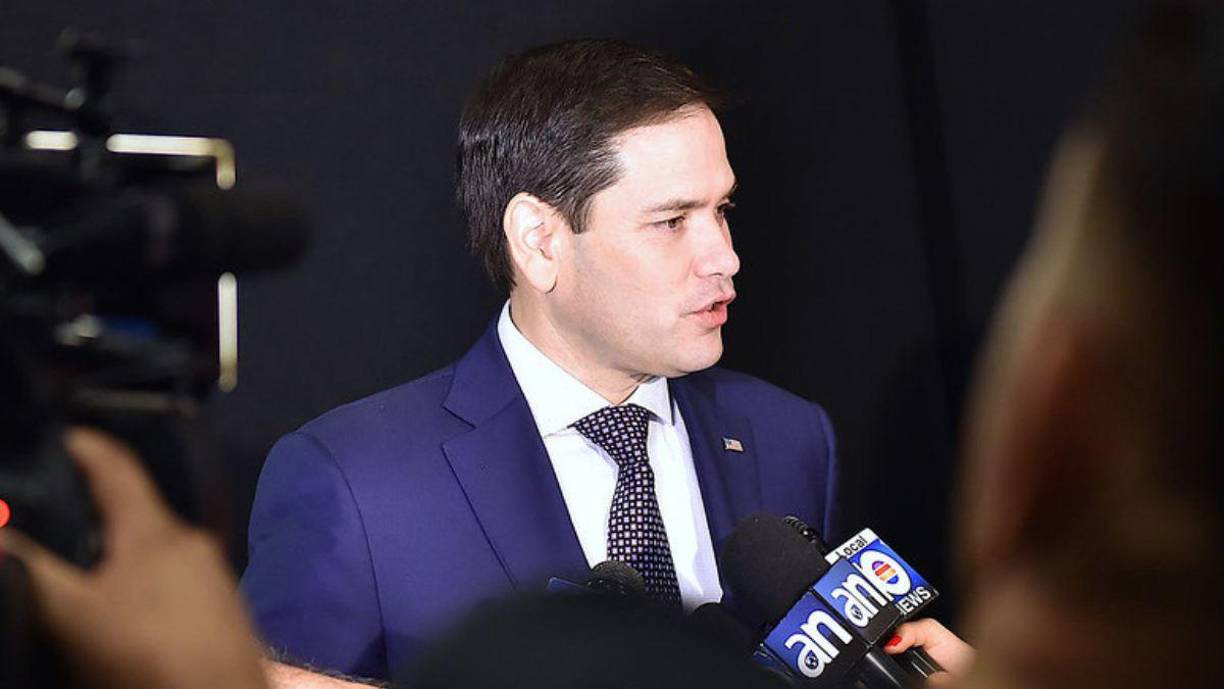 El legislador hispano por Florida, de origen cubano, tuvo una notable influencia en la política hacia Latinoamérica durante el primer mandato de Trump, dado su poder en el Comité de Relaciones Exteriores del Senado, y este año estuvo entre los aspirantes a vicepresidente en la campaña republicana. 