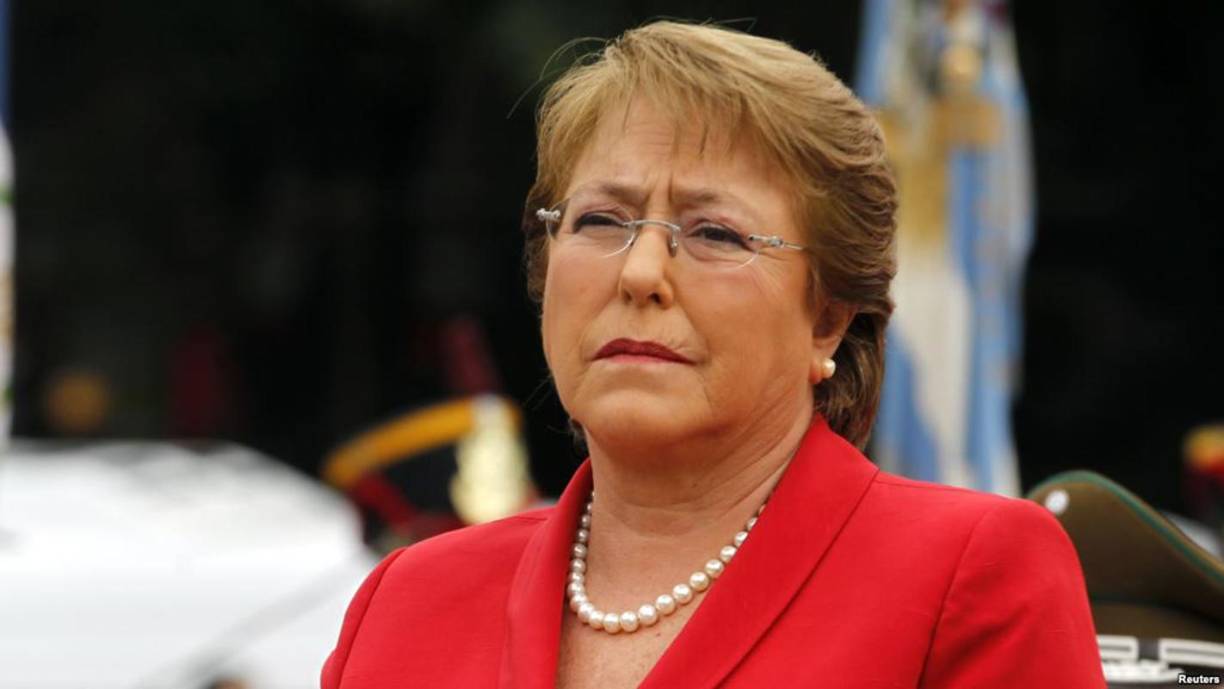 Michelle Bachelet también hizo historia al convertirse en la primera mujer presidenta de su país. La izquierdista, detenida y torturada poco después del golpe de Estado de 1973, se exilió en Alemania, donde estudió Medicina. Regresó a su país donde se unió al partido socialista con el que alcanzó la presidencia en el periodo 2006-2010 y luego en 2014-2018. Actualmente es la alta comisionada de la ONU para los Derechos Humanos.