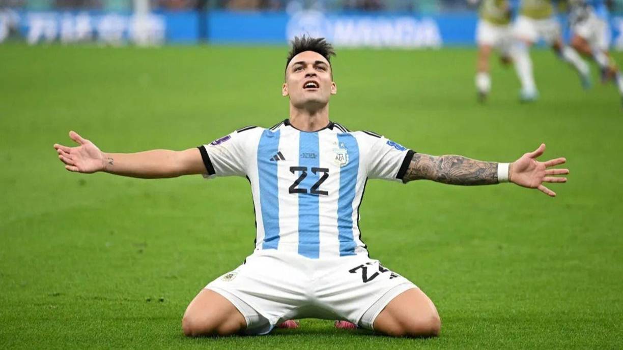 Lautaro Martínez (Inter Milán). Ha estado en la cúspide de la grandeza durante lo que parece una eternidad, pero las piezas pueden finalmente estar cayendo en su lugar para el argentino en el Inter. Sus goles han sido decisivos para que el equipo neroazzurro se proclamase campeón en Italia. Más certero que nunca ante la portería contraria, tiene la capacidad de rivalizar con Messi y Álvarez como principal figura de Argentina en la Copa América 2024.