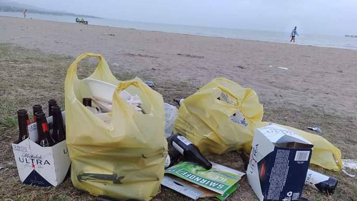 Fotos: Veraneantes dejan llenas de basura las playas de Puerto Cortés