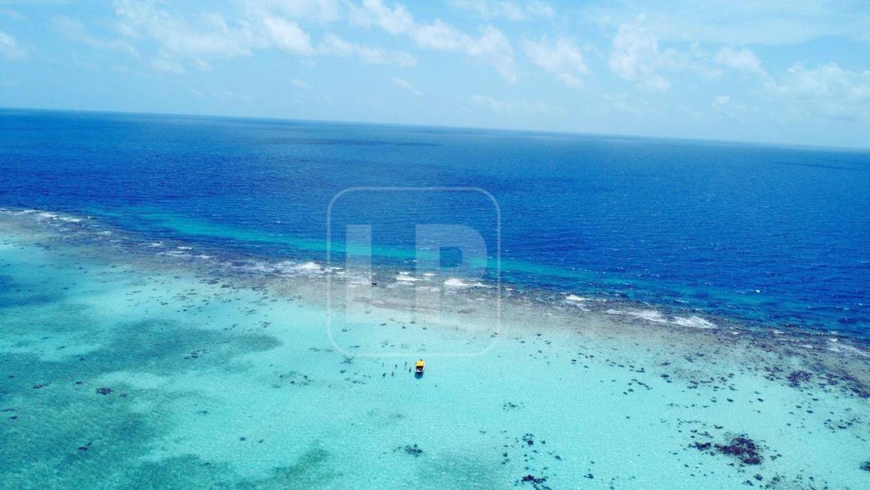 El círculo de rocas que da su forma a Lawrence Rock está casi expuesto. Ahí se forman olas y se puede andar a pie. Hay muchos peces que anidan en ese anillo rocoso. 