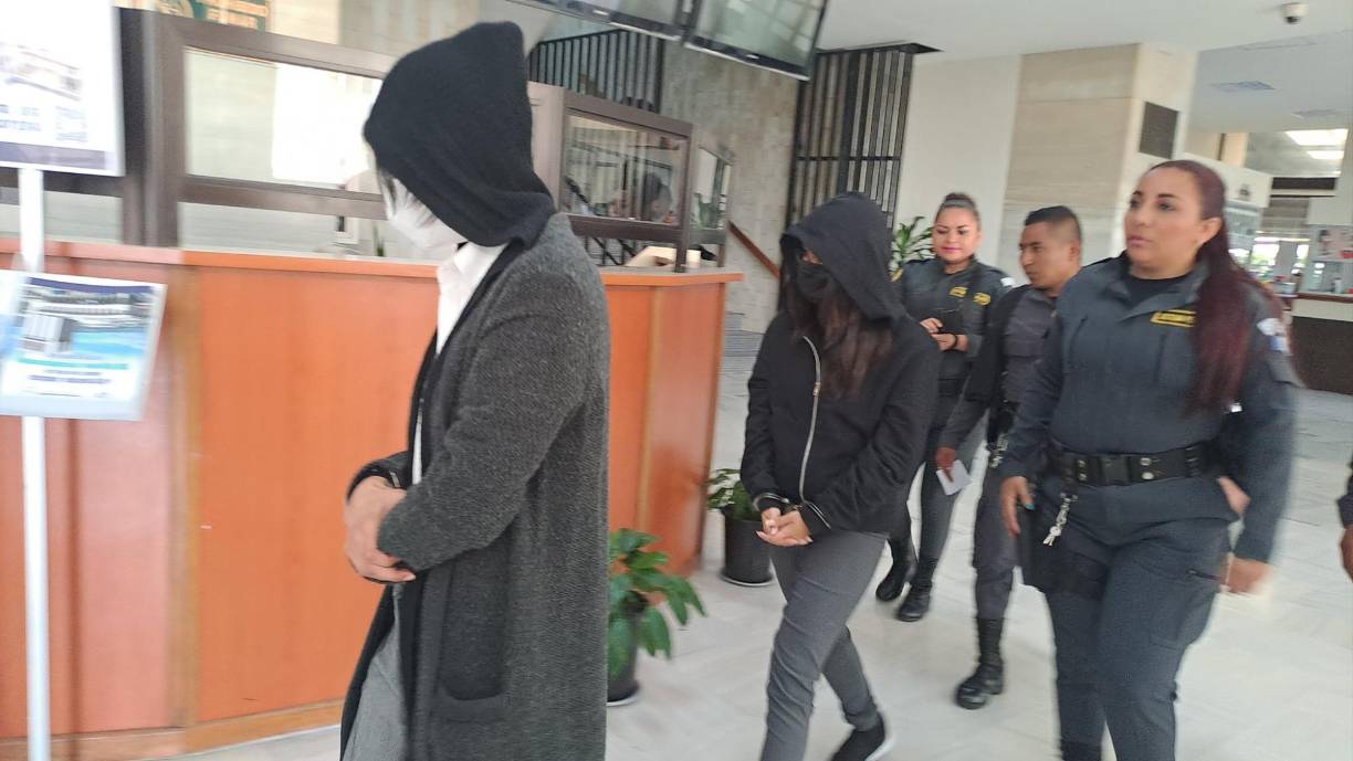 Según la información presentada por la Fiscalía a cargo, durante la audiencia, se explicó que el cirujano plástico, Malouf, en complicidad con trabajadores de su clínica, habría fingido la salida de la paciente para ocultar su paradero real.