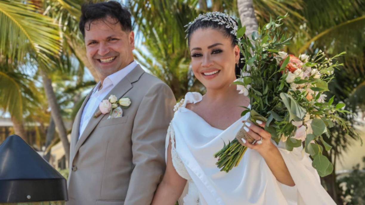 “<b>Mientras ella brillaba en la televisión</b> yo era el amo de casa, entonces yo lavaba, yo cocinaba, yo limpiaba la casa, hacía mercado, eso era lo que yo hacía porque cuando tú llegas tienes que hacer eso para que no te<b> pongan traba con el proceso de los permisos</b>”, detalló.