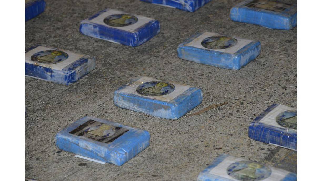 Por el momento, no se reportan personas detenidas en relación con el caso. 