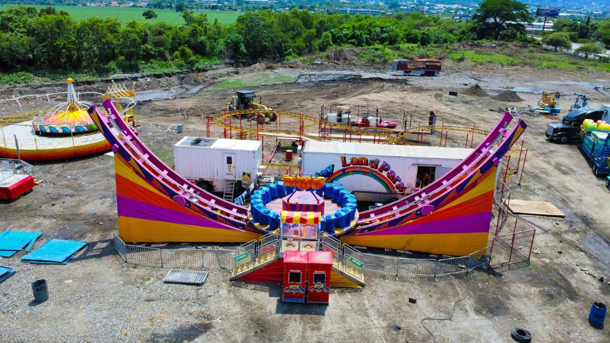 LA PRENSA ha constatado que son más de 30 juegos de diversión que están instalados ya en la parte oeste de la 33 calle de San Pedro Sula, justamente en el predio al par del estadio Olímpico Metropolitano.