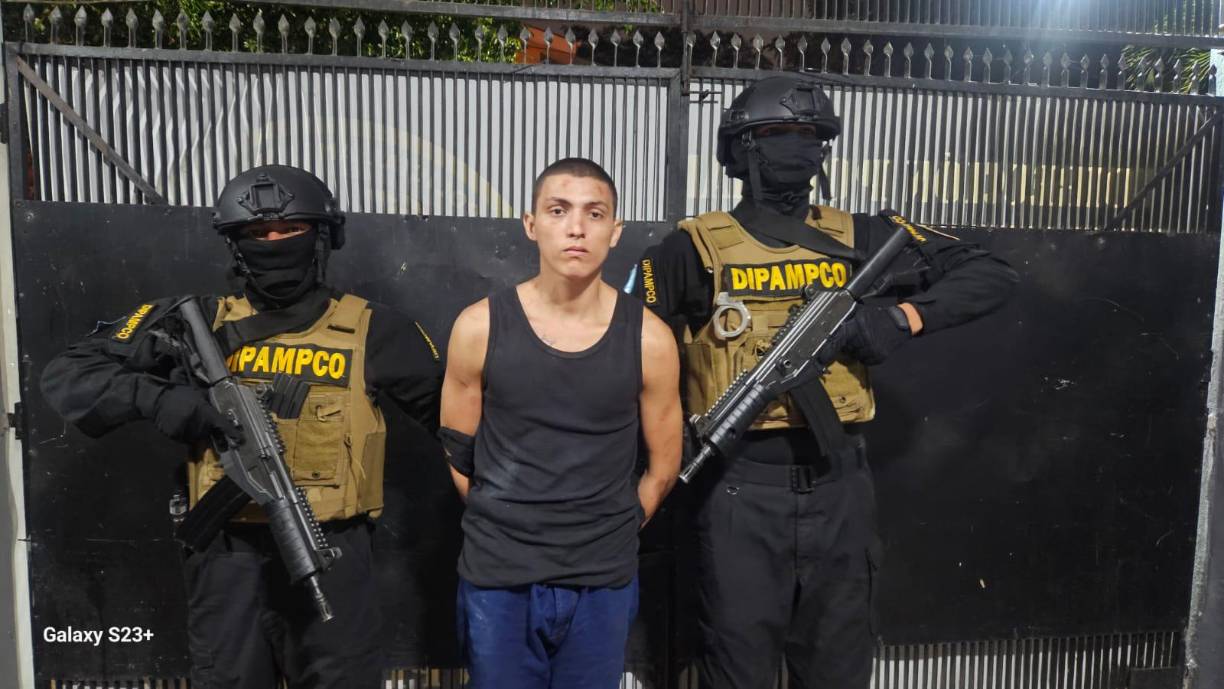 El tercer arrestado es alias “el Espanto” quien supuestamente es miembro activo de la 18 desde hace siete años.