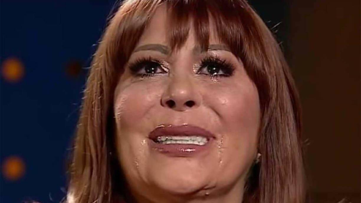 “Yo lo intenté así. Yo me lo pagué. Dije: ‘Con permiso, yo ya me voy’. Fue un diciembre... Estuve internada un mes... No nada más que te quiten el alcohol o te quiten el chip, que se me hace una babosada, pero cada quién, aunque si te quieres meter 10 chips, pues métetelos. Yo pienso que a cada quién como le ayude”, exclamó la cantante.