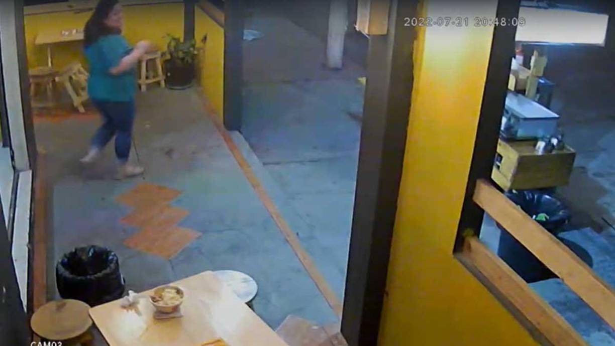 Los clientes se fueron del lugar al escuchar los disparos.