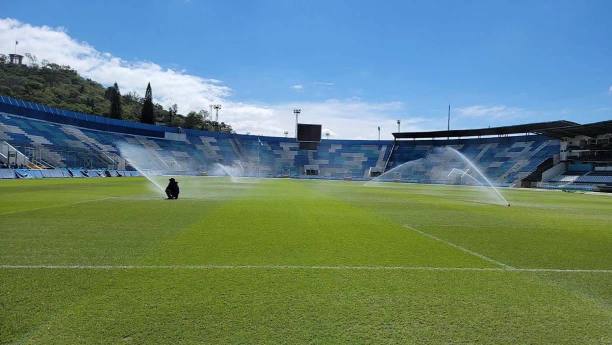 Las personas encargadas de dar mantenimiento al estadio Nacional quieren tener el coloso en las mejores condiciones.