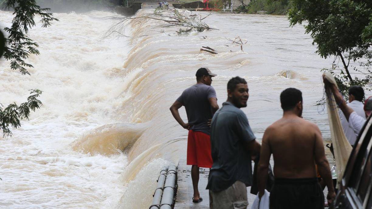 Los frentes fríos son impulsados por una masa de aire polar, a una velocidad aproximada entre 40 y 60 km/h, por lo que tienen una duración de entre 5 a 7 días, dejando luego de lluvias, un enfriamiento del aire sobre la región por donde pasan. A raíz de que habrá pocos frentes fríos, el fin de año será mayormente seco en la mayor parte del país, con temperaturas más altas que el promedio, explicó Argeñal. 