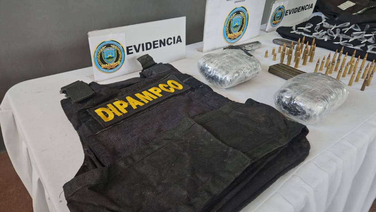 Es considerado un “cabecilla” de la pandilla Barrio 18, además, “uno de los principales gatilleros de ese grupo criminal”, dice la información oficial.