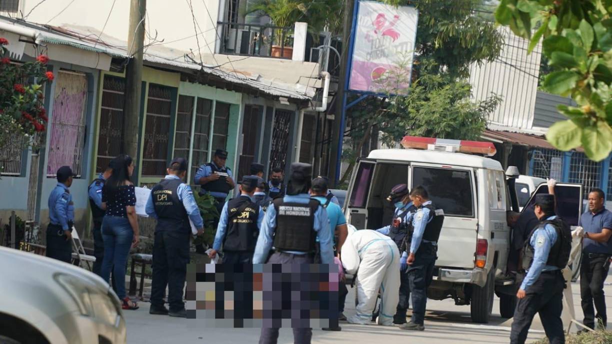 Cinco personas perdieron la vida y dos resultaron heridas, según primeros informes policiales. 