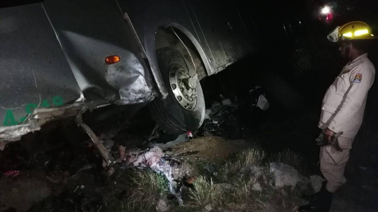 Ellos iban anoche hacia su pueblo natal para pasar la Navidad con otros parientes.