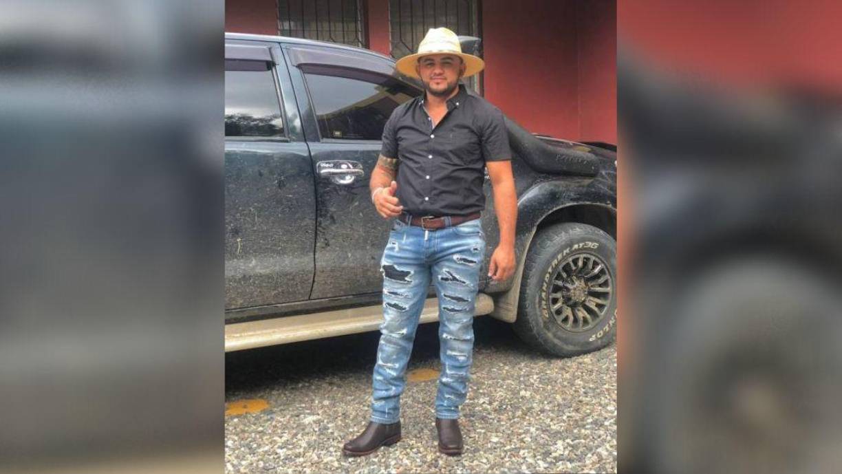 Testigos indican que fue sorprendido por hombres armados, quienes le dispararon en reiteradas ocasiones mientras estaba en su vehículo, un Ford Escape negra.