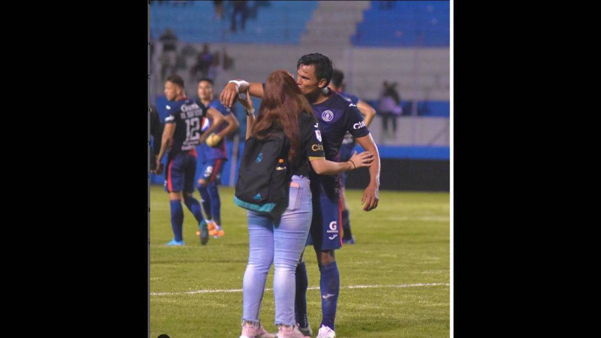 Iving Bruni ha sido un pilar muy importante en la vida del defensor hondureño. Lo ha apoyado en todos sus partidos con el Ciclón Azul y seguramente estará pendiente de todo lo que pase con LAFC. 