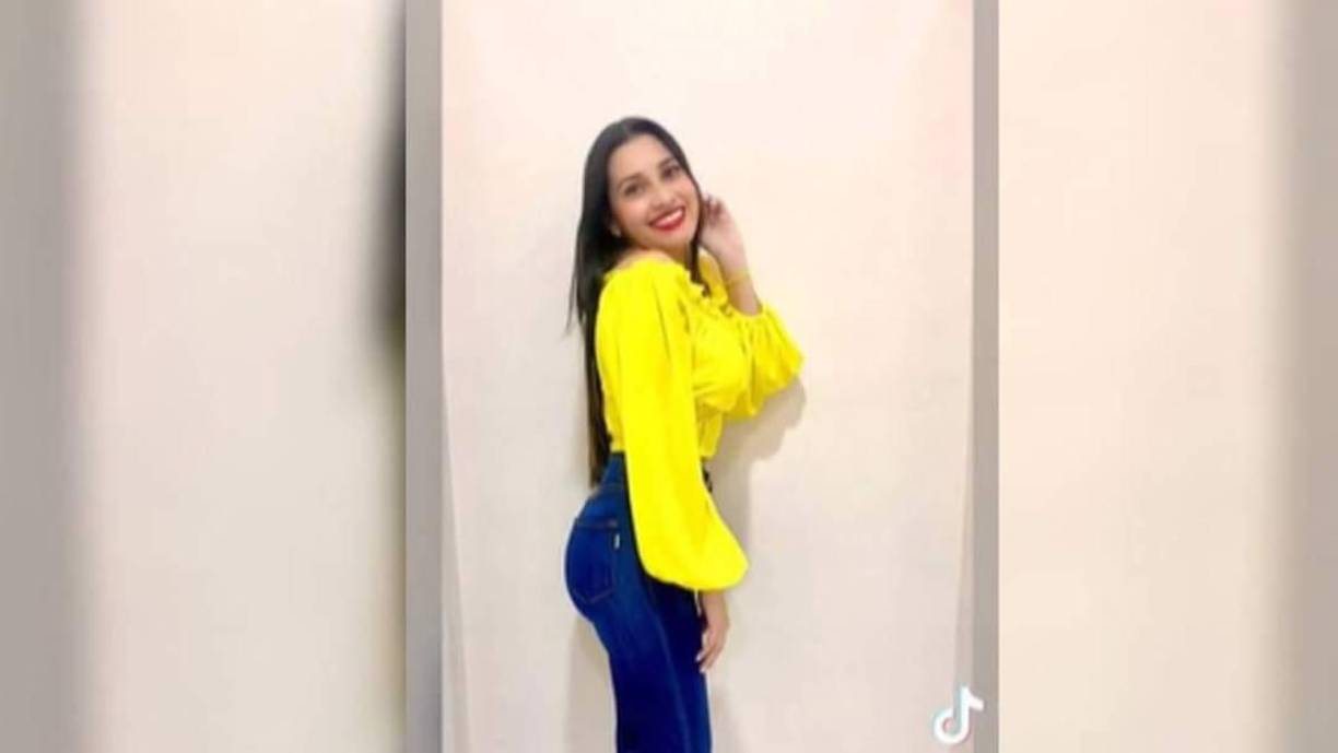 Fue ayer en horas de la mañana que la madre y la hermana de Claudia Patricia llegaron a Medicina Forense de San Pedro Sula, en donde reconocieron el cadáver de su pariente.