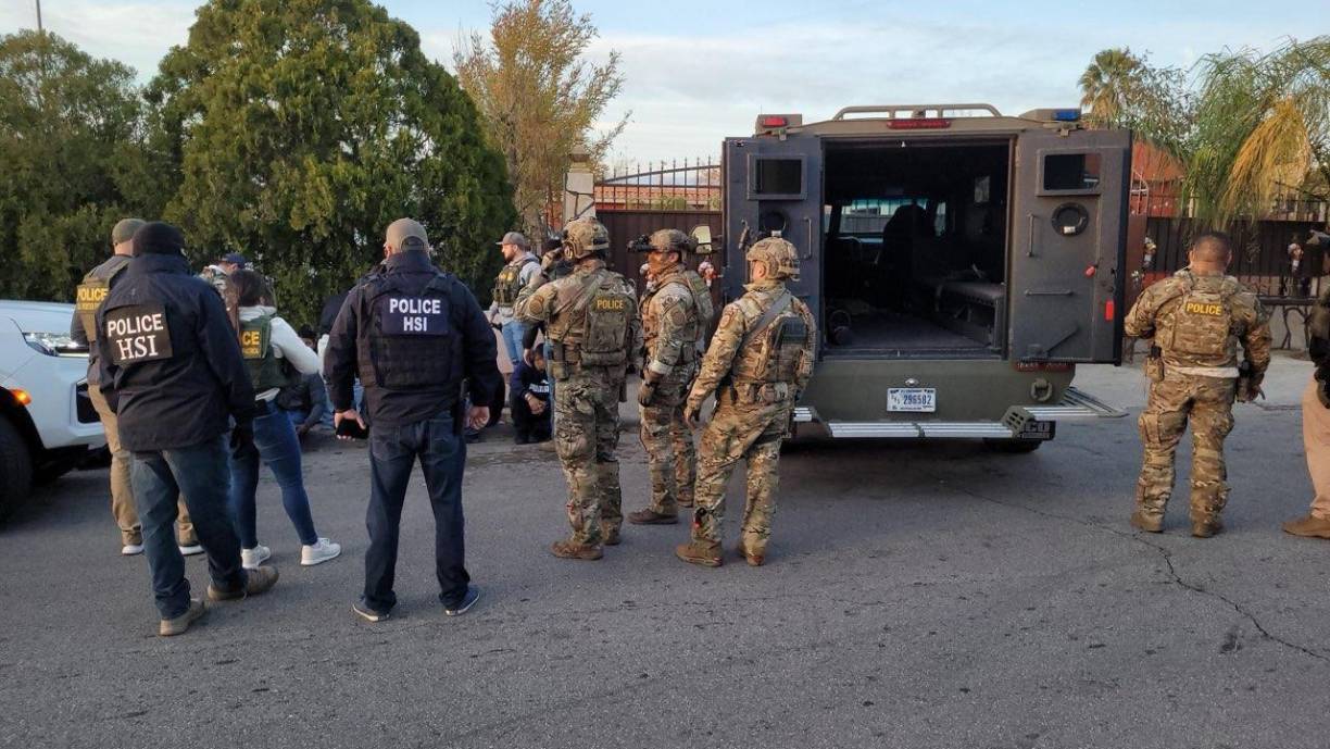 Actualmente, los efectivos desplegados en la frontera no tienen autorización para realizar tareas policiales, como arrestar migrantes o incautar drogas. Leyes como la Posse Comitatus de 1878 prohíben a las fuerzas armadas actuar como policía en territorio nacional. 