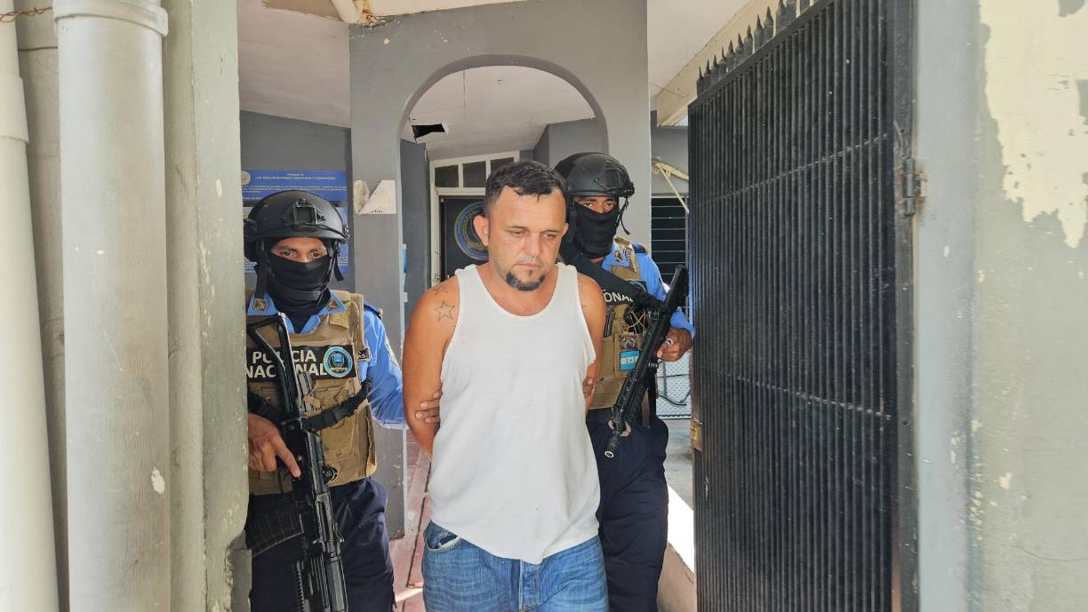 Actualmente, “Deybi” era el encargado del cobro ilegal en diferentes sectores de la zona norte quién intimidaba bajo amenzas a muerte a transportistas y comerciantes.