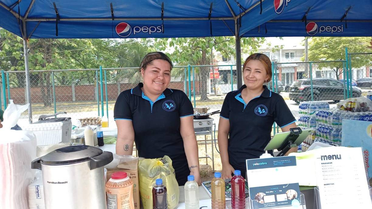 La café ofrecen burritas y bebidas.