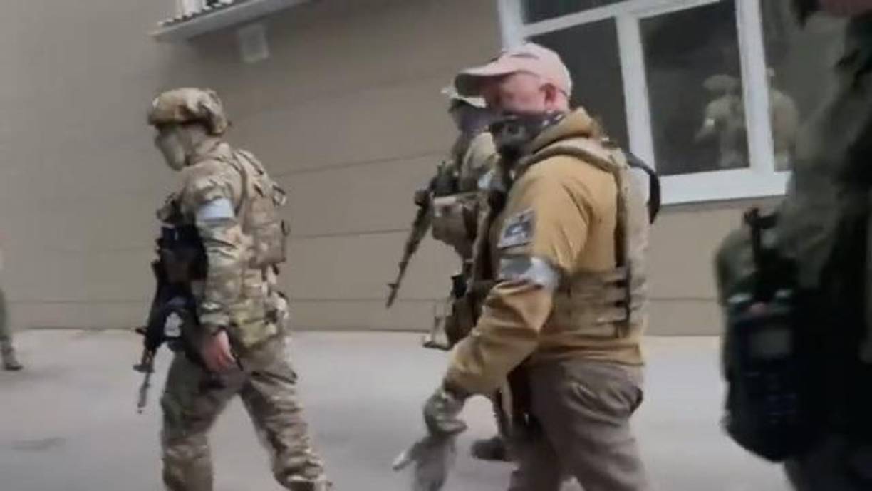 Prometió asimismo “frenar” al comando militar de Moscú, recordó que tenía a su disposición a “25.000” combatientes y llamó a los rusos a unirse a sus fuerzas para “acabar con el desorden”.