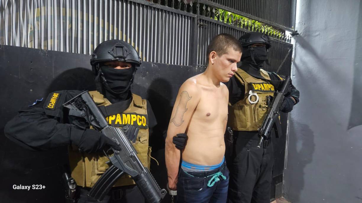 “Ganster Killer” tiene el rango de Homie y es el encargado de recoger dinero producto del cobro de extorsión y entregar aparatos telefónicos a negocios del sector.