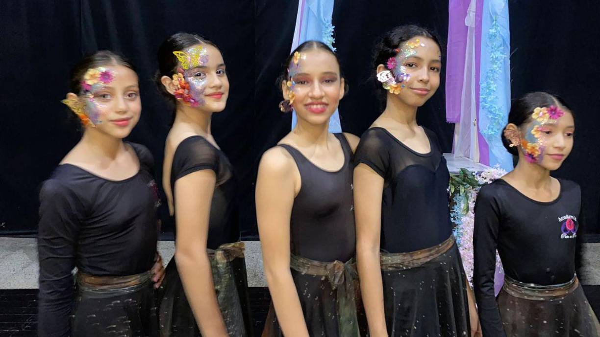 Un “Viaje en Movimiento” fue un verdadero testimonio del impacto positivo que la academia está teniendo en la comunidad, ofreciendo a las jóvenes una plataforma para explorar y perfeccionar sus habilidades artísticas en un ambiente de apoyo y crecimiento.