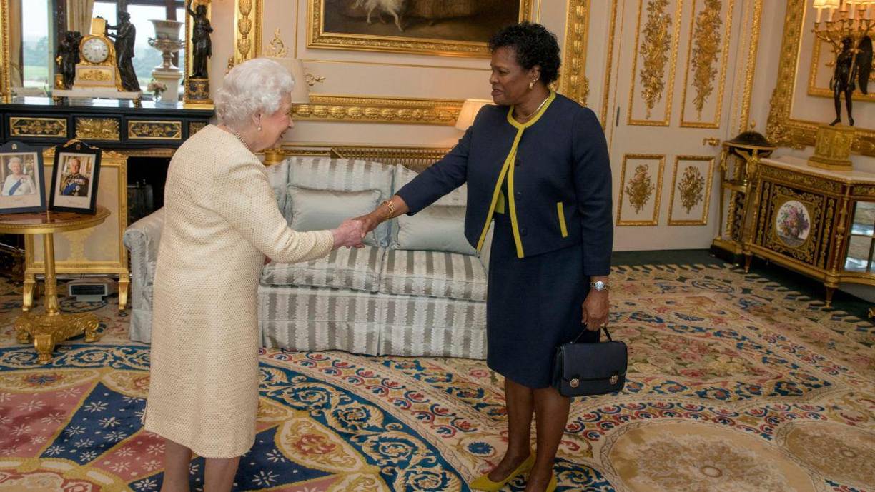 <b>En 2021, Barbados celebró las primeras elecciones presidenciales de su historia, 13 meses después de anunciar su separación de la Commonwaelth, lo que implica apartarse de la Corona británica. Isabel II perdió su soberanía sobre Barbados, uno de los últimos reinos de la Commonwealth, que reúne a antiguas colonias británicas. </b>